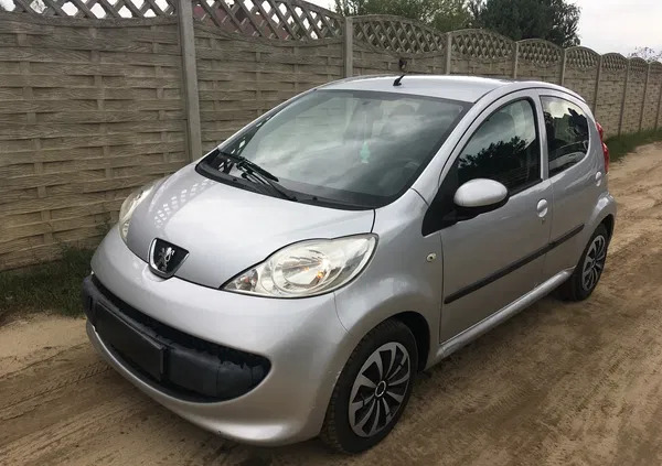 nisko Peugeot 107 cena 10900 przebieg: 142846, rok produkcji 2006 z Nisko